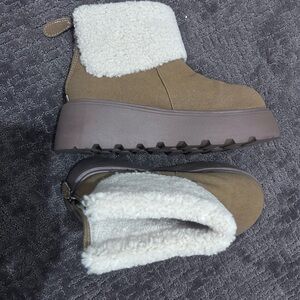 Cozy Brown Shearling-Lined Ankle Boots